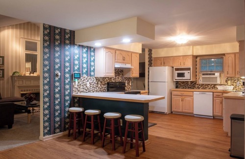 Newburgh House | Edna's Place at Meadow Hill