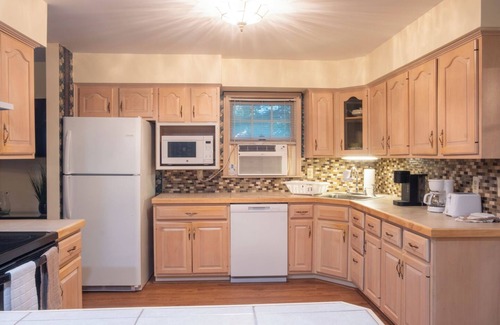 Newburgh House | Edna's Place at Meadow Hill