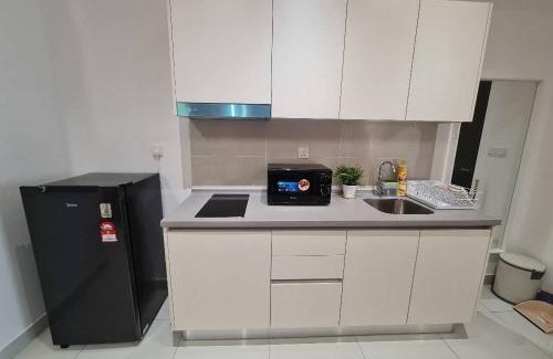 Petaling District Apartment | Edusentral setia alam amy studio cozy ambient