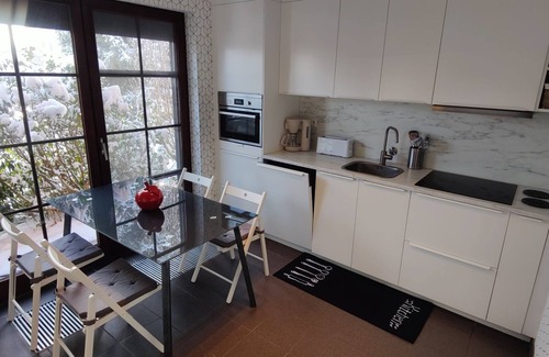 Tongeren House | Een Leuke Locatie om tot Rust te Komen, 3 Slaapkamers, Veranda, Ruime Tuin,