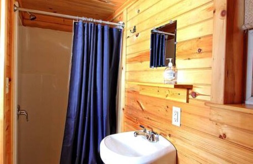Centre Hall Cabin | Efficiency Cabin 46