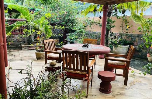 Zig Zag Ward Apartment | Effie Mountain View coco villa