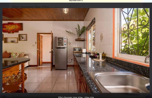 Mahe Island Villa | Effie Mountain View Halona Villa