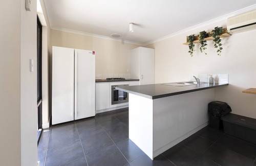 Midvale House | Effortless Dog and Family-Friendly Up to 10 Guests