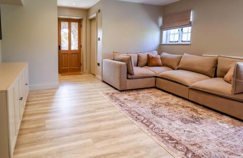 Wrinehill House | Egerton Cottage