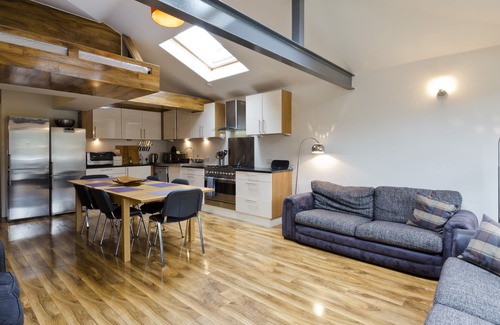 Runnymede House | Egham House serviced apartment near Staines, Windsor, Ascot, Heathrow -sleeps 6