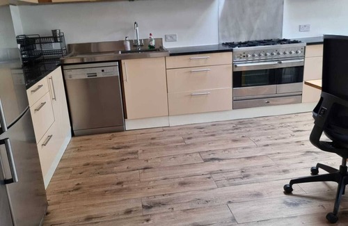 Runnymede House | Egham House serviced apartment near Staines, Windsor, Ascot, Heathrow -sleeps 6