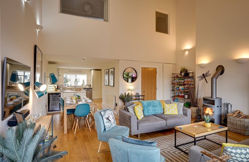 Cirencester House | Eider Cottage: Lake View & Spa Access in the Cotswolds