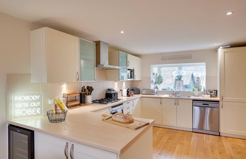 Cirencester House | Eider Cottage: Lake View & Spa Access in the Cotswolds