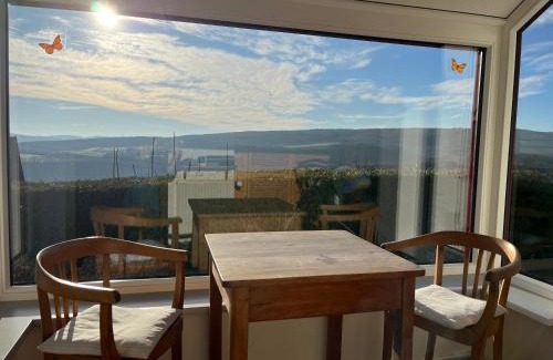 Hain House | Eifel Landhaus Panoramablick unter der Burg Olbrück mit Sauna Hottub großer Terrasse und Garten Ideal für Familien