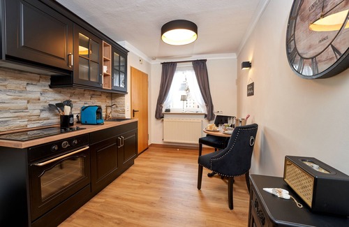Ulmen Apartment | Eifelstuben with charm - Stollenstube, studio for 1-2 pers. directly at the lake/castle