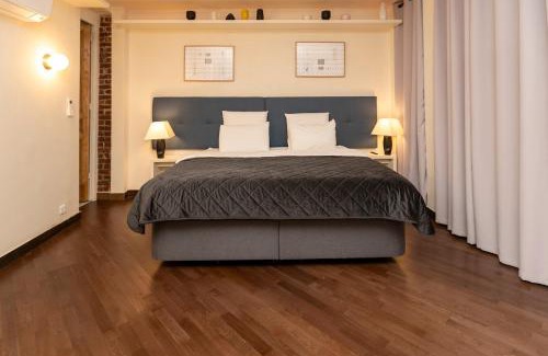 16th Arrondissement Apartment | Eiffel-Tower, Deluxe Suite Passy - 6 people