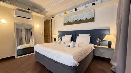 16th Arrondissement Apartment | Eiffel-Tower, Deluxe Suite Passy - 6 people