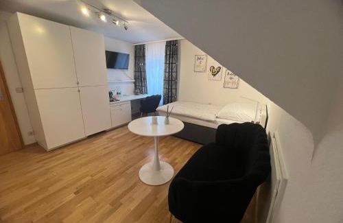 Grimmelfingen Apartment | Einzelzimmer mit privatem Bad nähe Ulmer Donautal - ideal für Geschäftsreisen