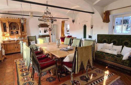 Loipersdorf bei Fuerstenfeld Apartment | Einzigartiger Vierkanthof