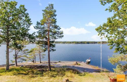 Kinda Municipality Villa | Ekudden. Idylliskt nära sjö. Egen strand.