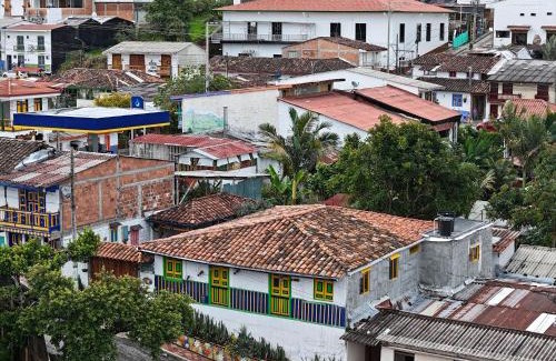 Salento Ski Chalet | El Aguacate - Casa Tipica Cafetera Colombiana