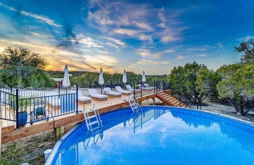 Dripping Springs House | El Arbol | King Tipi w/Fire Pit + Pool Access