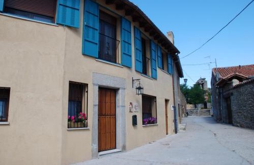 Neila de San Miguel House | El Capricho de Ana