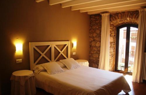 La Pobla de Lillet House | El Castell de la Pobla de Lillet (Adults Only)