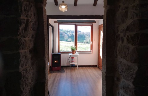 Santa Maria de Cayon Apartment | El Pajar, rustic apt. & gardens with sheep & hens