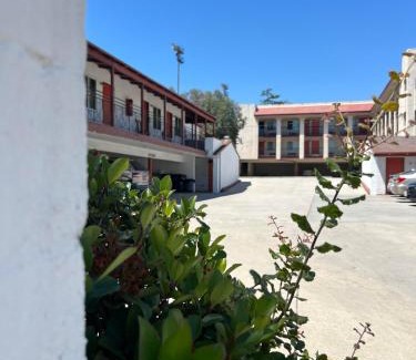 Citrus Grove Hotel | El Rio Motel