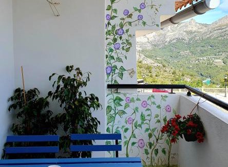 El Castell de Guadalest Apartment | EL ÚNICO apartment with jacuzzi and art