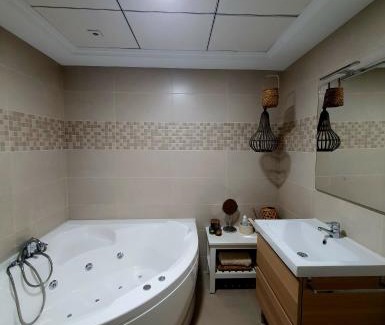 El Castell de Guadalest Apartment | EL ÚNICO apartment with jacuzzi and art