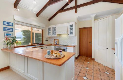 Carrickalinga House | Elcott House - Carrickalinga - C21 SouthCoast Holidays