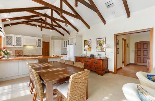 Carrickalinga House | Elcott House - Carrickalinga - C21 SouthCoast Holidays