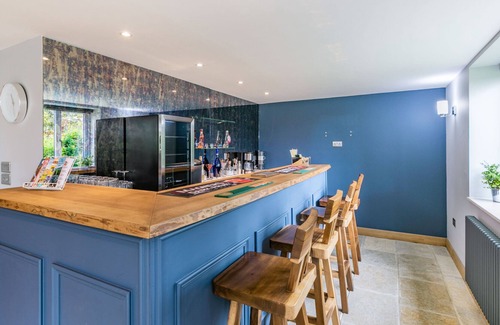 Eldwick Cottage | ELDWICK VILLA, pet friendly, luxury holiday cottage in Bingley