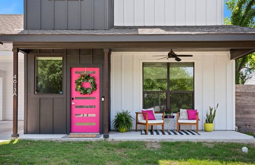 South Manchaca House | Electric Pink Palace ATX - less than 5 miles to DT