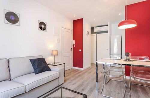 Collblanc y La Torrassa Apartment | Elegant and luxurious interior designed apartment, perfect for those who are in search of the finer things in life.