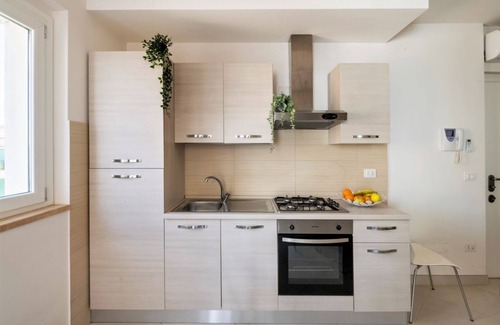San Benedetto del Tronto House | Elegant three-room apartment first row to the sea