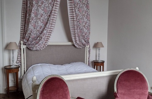 Varenne-Saint-Germain Other | Elegance and charm of a Château in Burgundy with the comfort of a villa