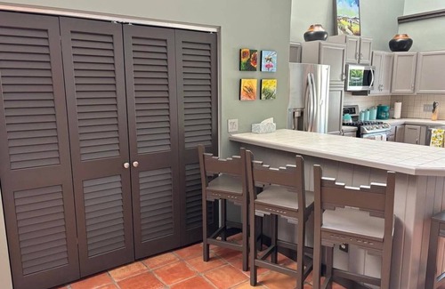 Waynesville Apartment | Elegant 1 bdrm dog-friendly apt right off Main. Walk to 50+ restaurants/shops.