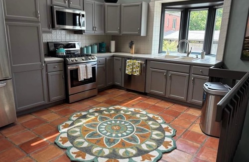 Waynesville Apartment | Elegant 1 bdrm dog-friendly apt right off Main. Walk to 50+ restaurants/shops.