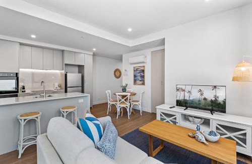 Preston Apartment | Elegant 1-Bed by Shops with Rooftop Swimming Pool