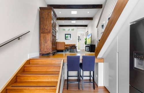 Balmain House | Elegant 1-Bed with Study by Balmain Wharf