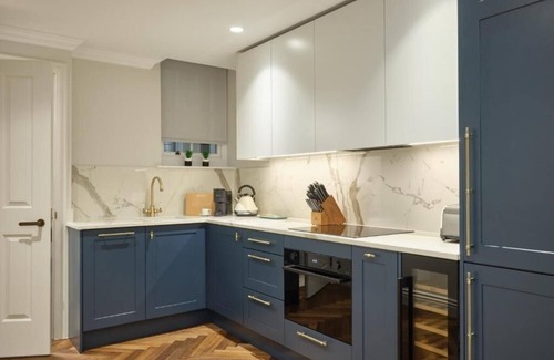 City of Westminster Apartment | Elegant 1BR Apartment w/Concierge, Weekly Housekeeping & Washer/Dryer
