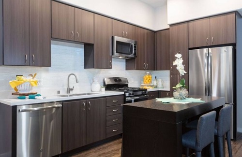 Downtown Condo | Elegant 1BR at 300 Railway w Pool, Gym & BBQ Area