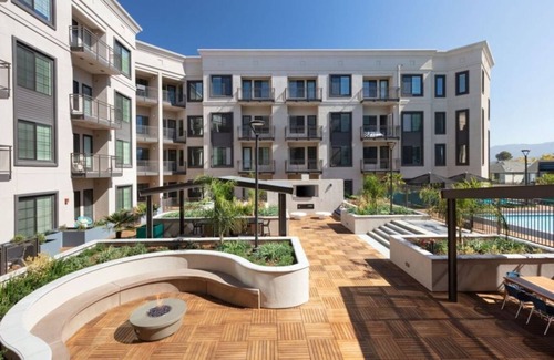 Downtown Condo | Elegant 1BR at 300 Railway w Pool, Gym & BBQ Area