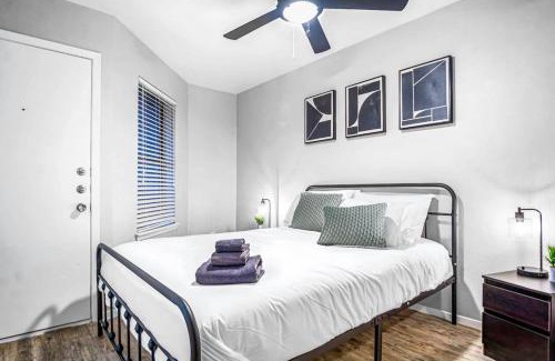 Brentwood Apartment | Elegant 1BR Haven - 10 Min to Downtown Austin