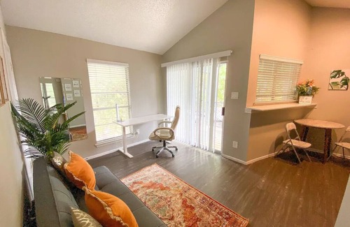 East Riverside - Oltorf Apartment | Elegant 1BR Pet-Friendly