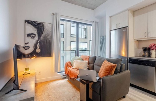 Cite Multimedia Apartment | Elegant 1BR Retreat | Chic Stay in Old Port
