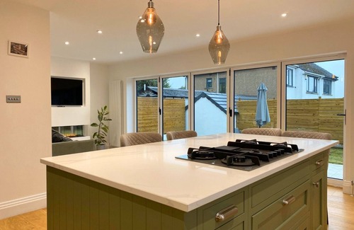 Chapeltown House | Elegant 2-Bed, 2.5-Bath retreat with a dedicated Office.