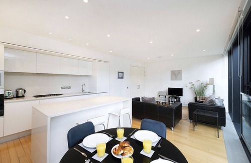 Laurieston Apartment | Elegant 2-bed flat near The Meadows w/parking