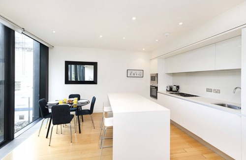 Laurieston Apartment | Elegant 2-bed flat near The Meadows w/parking