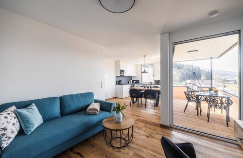 Hoerbranz Apartment | Elegant 2-room vacation apartment (1st floor) with 49sqm & covered balcony, close to the lake