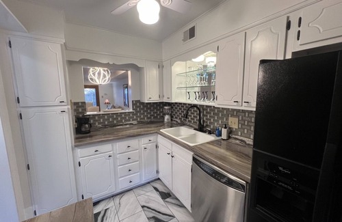 Meriwether Condo | Elegant 2BR Midtown Condo W/Flair